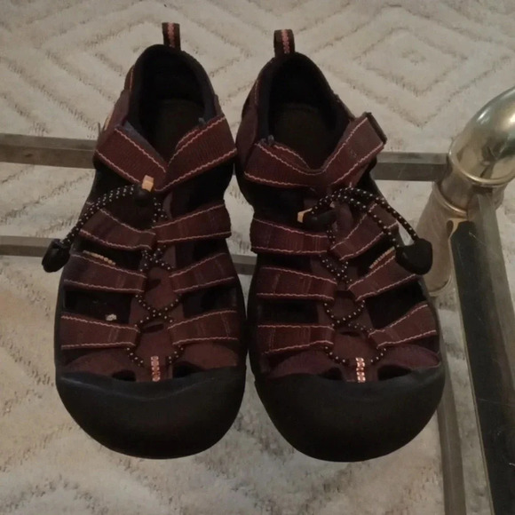 Keen waterproof  Hiking Sandals size 5 youth boys - Picture 1 of 5